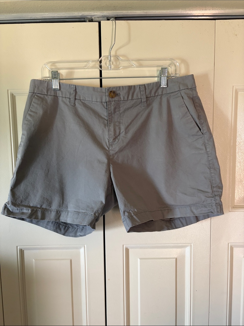 Old Navy Everyday Short Women's Gray Casual Soft  Shorts Size 10 Mid-Rise Pocket